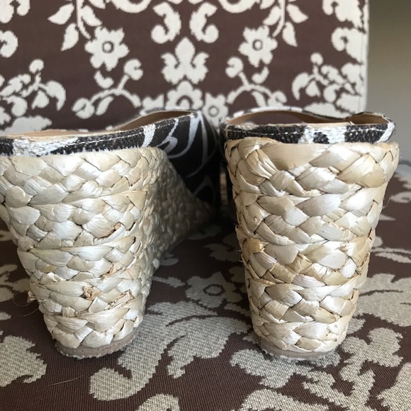 NWOT Adorable Cow print wedges - Picture 6 of 8